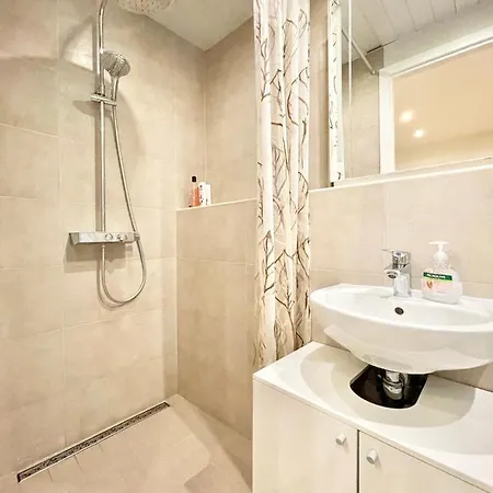 Daire Cosy Studio In Historical Building. City Center